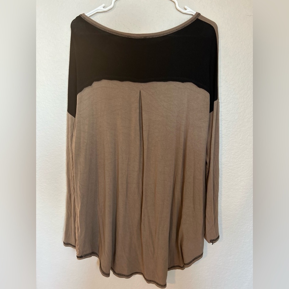 Bundle of 2 Relaxed Fit Tops | Neutral Casual Basics | Size M - Picture 7 of 7